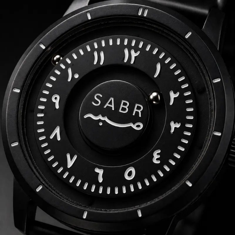 Montre « SABR » avec Chiffres Arabe et Bracelet en Acier - Édition Full Black Waqti Store