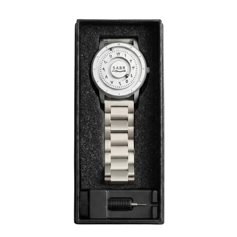 Montre « SABR » avec Chiffres Arabe et Bracelet en Acier - Édition Full Silver Waqti Store