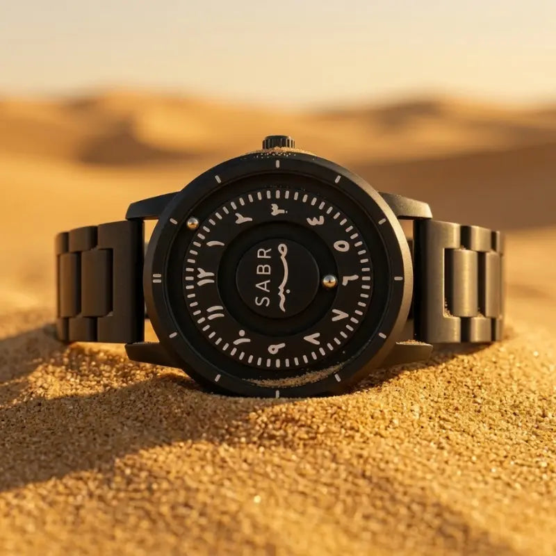 Montre « SABR » avec Chiffres Arabe et Bracelet en Acier - Édition Full Black Waqti Store